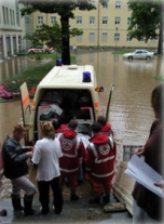 Evakuierung Krankenhaus Dresden-Friedrichstadt am 13.08.2002